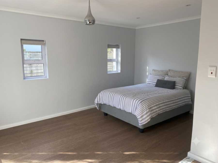 To Let 4 Bedroom Property for Rent in Leisure Isle Western Cape